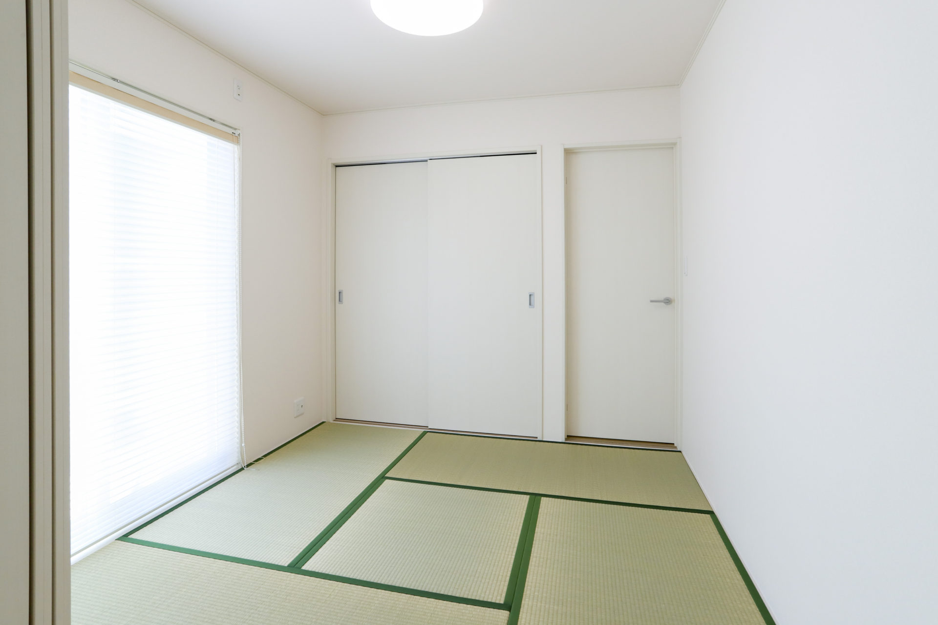淡色カラーのシンプルモダンな家【S-152】