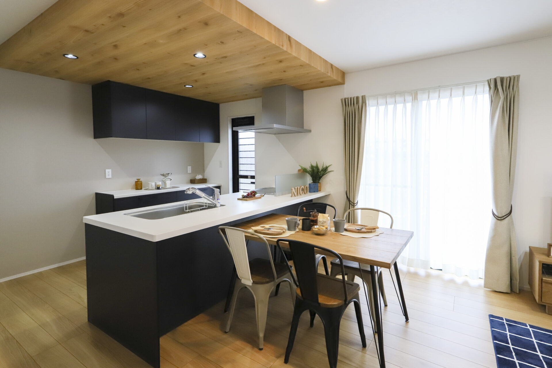 引締めブラックのナチュラルLDK【EW-176-G】