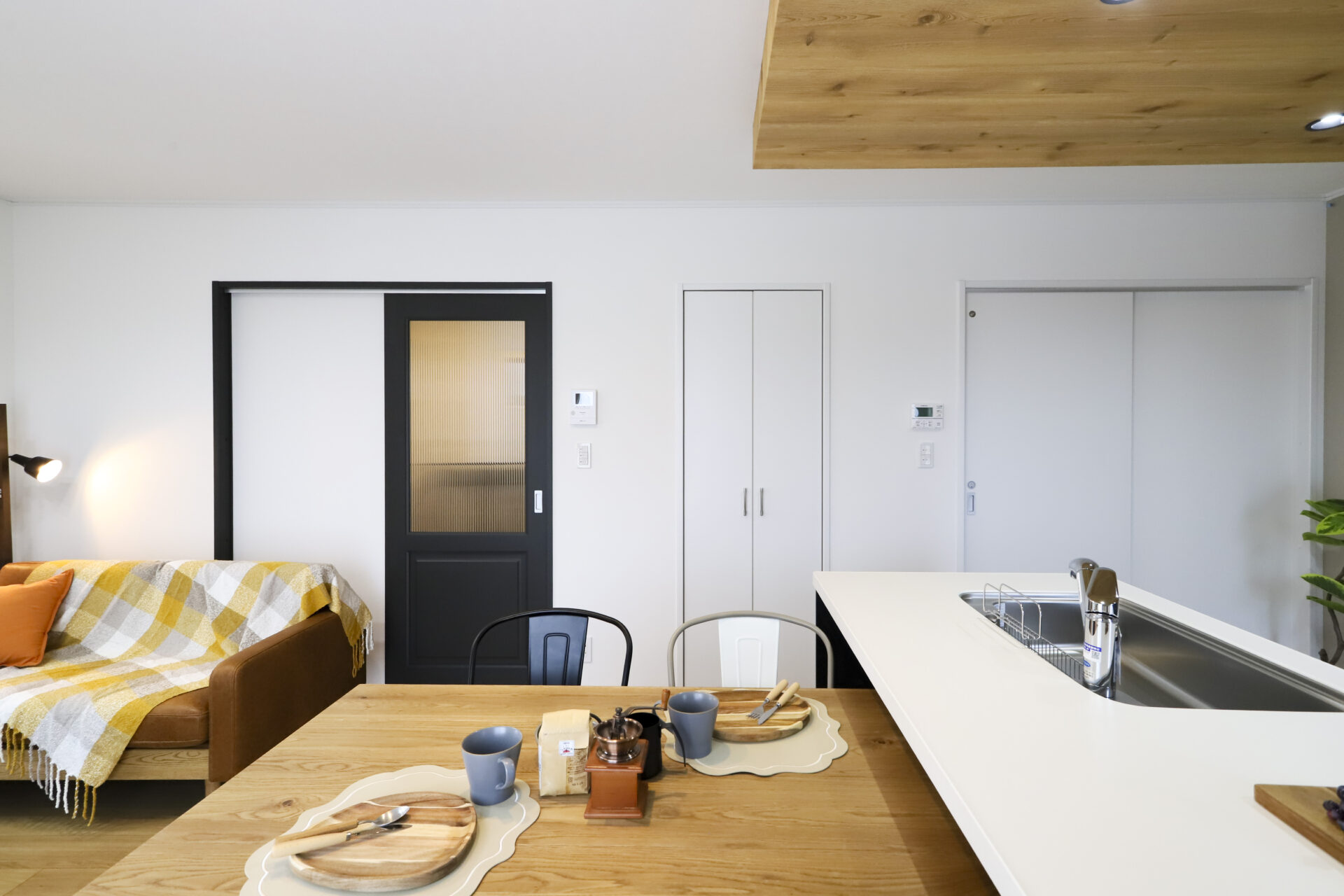 引締めブラックのナチュラルLDK【EW-176-G】