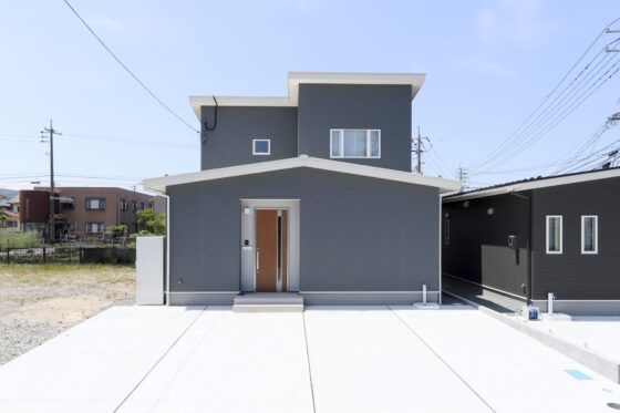 ミュートトーンのかわいい1.5階建て【N-145】